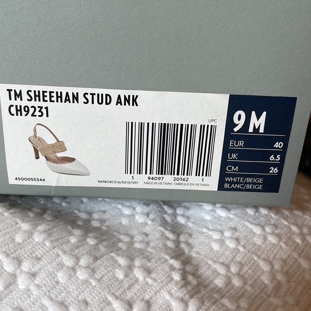 Woman’s Rockport. NIB Sheehan Stud Ankle - Picture 7 of 7